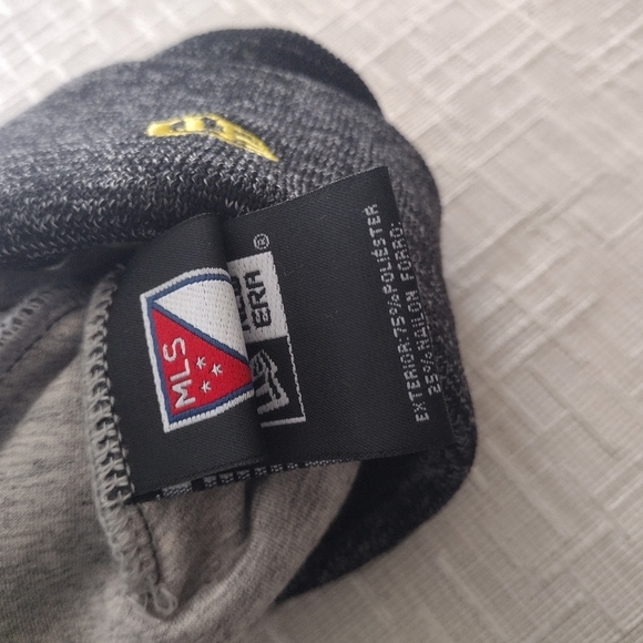 New Era Cap Men's MLS Columbus Crew Football Club Winter Knit Bobble Beanie Hat - Picture 6 of 6